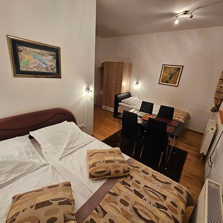 יהורינה Apartments Rapid מראה חיצוני תמונה